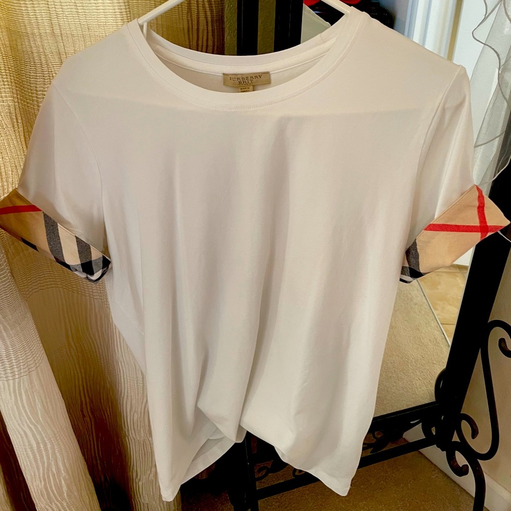 Burberry T shirt. White, Size: XL